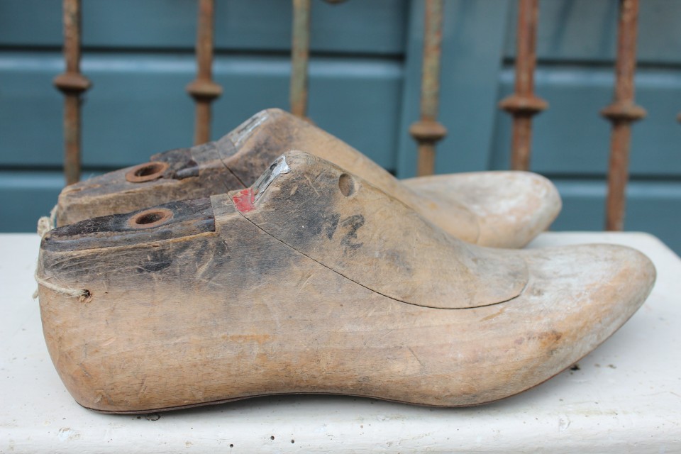 Set oude houten schoenmallen maat 41