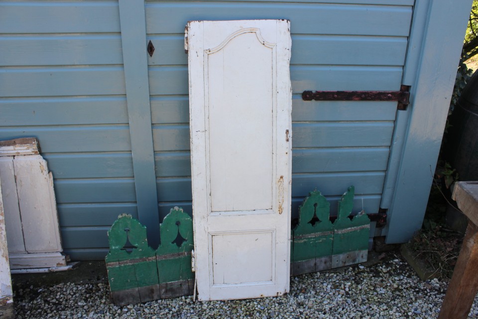 Oud Frans houten deurtje
