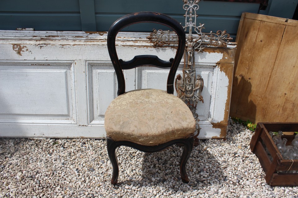Brocante houten zwarte stoel