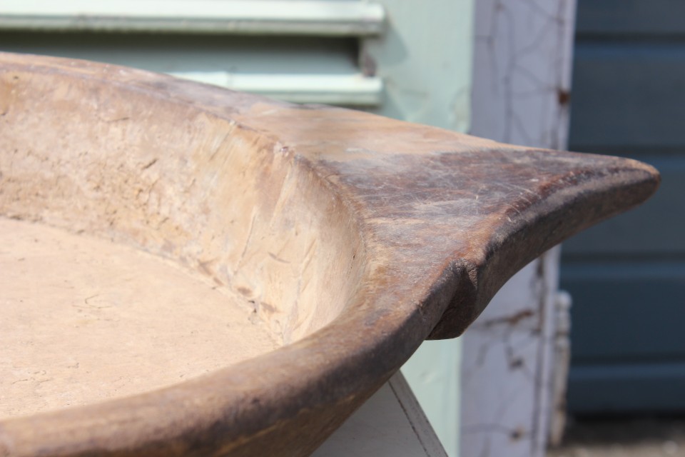 Oude ronde houten schaal