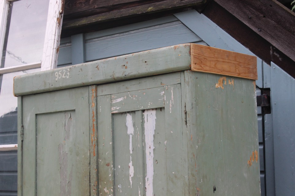 Oude groene houten locker kast