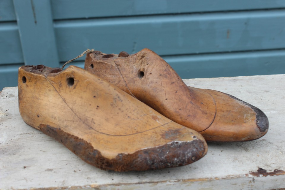 Oude houten schoenmallen mt 32