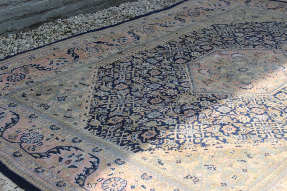 Oud groot Perzisch tapijt