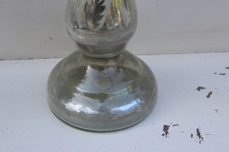 Oude zilverglas kandelaar met beschildering