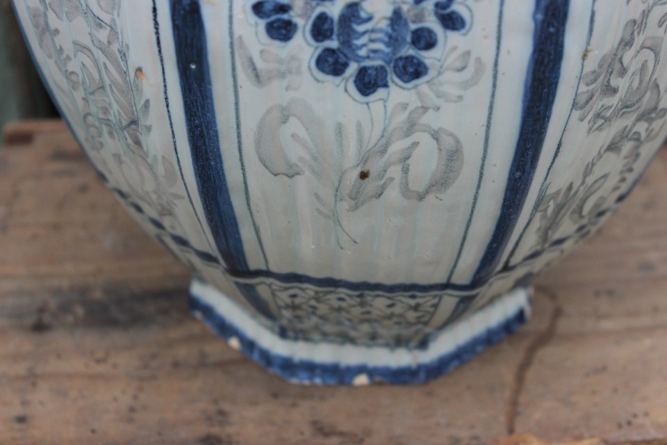Oude Franse keramiek pot met deksel