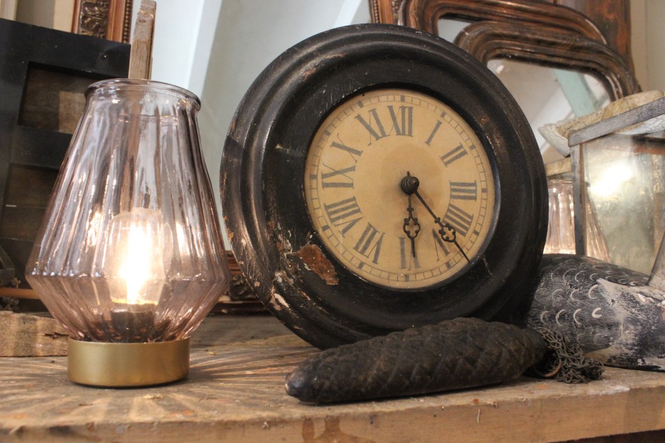Universeel Redenaar Vernauwd Oude zwarte houten Duitse klok