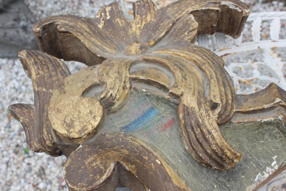 Oud groot houten sierlijk ornament