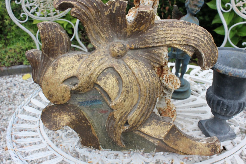 Oud groot houten sierlijk ornament