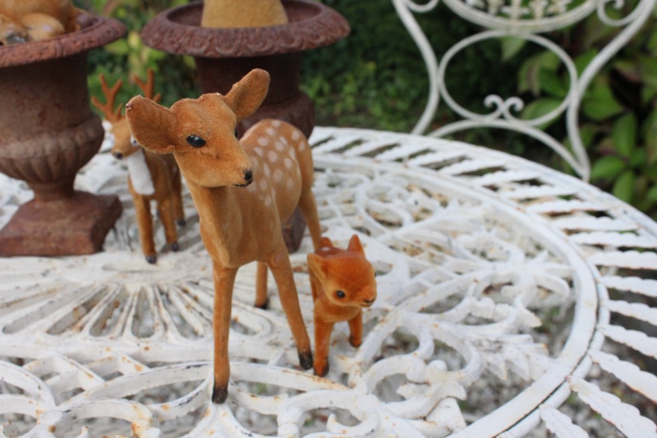 Vintage flock Bambi met jong