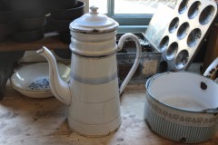 Oude emaille blauw witte koffiepot