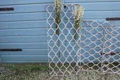 Oud gietijzeren wit groot rooster
