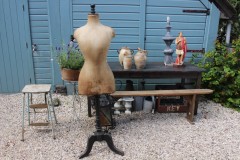 Brocante Stockman paspop met brede schouders