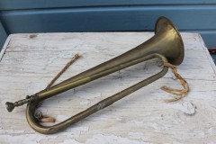Oude koperen trompet