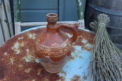 Oude aardewerk sap/wijn karaf