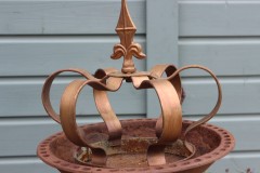 Brocante metalen goudkleurige kroon